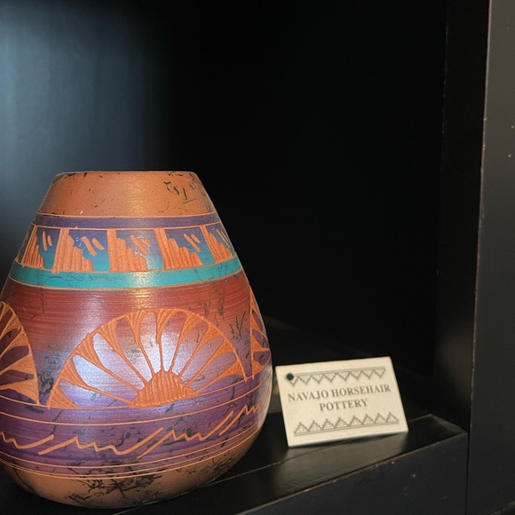 Navajo Horse Hair Pottery - Picture 1 of 3